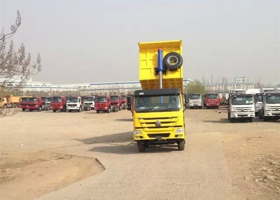 8 × 4 371HP Tugas Berat Dump Truck 32 Ton Memuat 30CBM Dump Box Warna Putih Merah Kuning