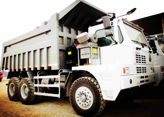 SINOTRUK HOWO 6 * 4 371HP Penambangan Truk Dump 70 Ton Untuk Bisnis Konstruksi