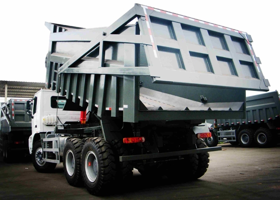 SINOTRUK HOWO 6 * 4 371HP Penambangan Truk Dump 70 Ton Untuk Bisnis Konstruksi