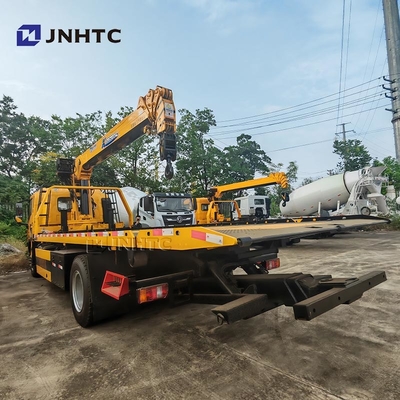 Howo Wrecker Truk 4x2 6 Roda 340hp Wrecker Truk Dengan Crane lengan lurus Harga yang baik