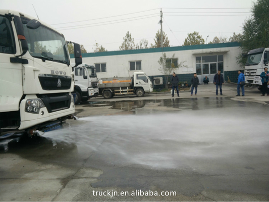 Howo Sprinkler Water Tank Truck 10cbm 10 Wheel 336hp Dengan Umur Panjang