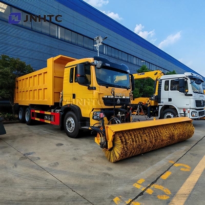 Howo TX Road Salt Spreader Mesin pencairan salju 6X4 350HP Truk penyapu salju yang cocok