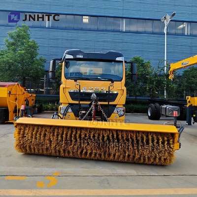Howo TX Road Salt Spreader Mesin pencairan salju 6X4 350HP Truk penyapu salju yang cocok