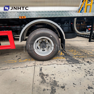 Hot Emulsified HOWO 7000 liter Aspal Distributor Truk Spreader Bitumen Spraying Truk