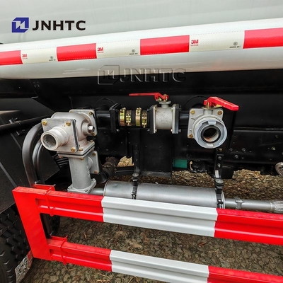 NEW HOWO truk air ringan 4x2 5000 liter 5 ton pengangkut air tanker truk harga