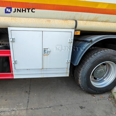 Howo Oil Tanker Truk 4X2 266HP 30000 liter Transportasi bahan bakar Tanker bahan bakar Truk