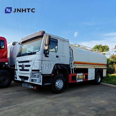 Howo Oil Tanker Truk 4X2 266HP 30000 liter Transportasi bahan bakar Tanker bahan bakar Truk