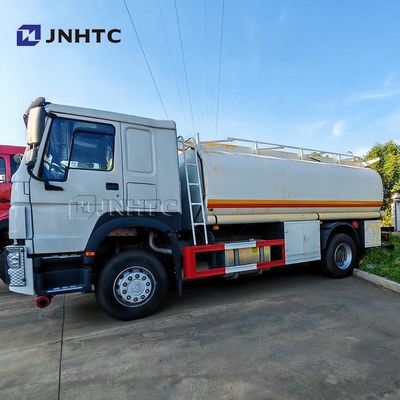 Howo Oil Tanker Truk 4X2 266HP 30000 liter Transportasi bahan bakar Tanker bahan bakar Truk