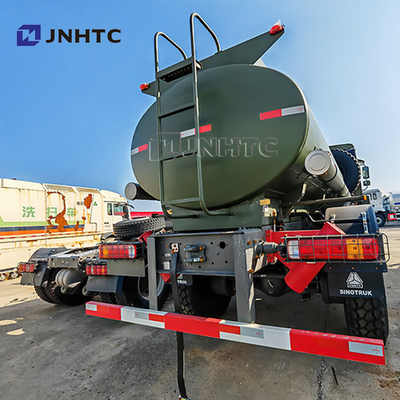Howo Oil Tanker Trucks 4X4 All Wheel Drive Transportasi bahan bakar Bahan bakar Tanker Trucks