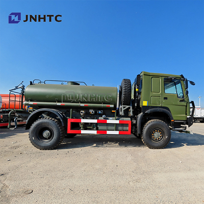 Howo Oil Tanker Trucks 4X4 All Wheel Drive Transportasi bahan bakar Bahan bakar Tanker Trucks