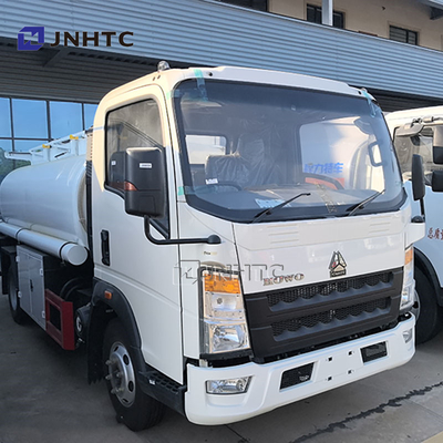 Sinotruk Howo Mini Tank Minyak Ringan 4x2 3000L Tanker Listrik