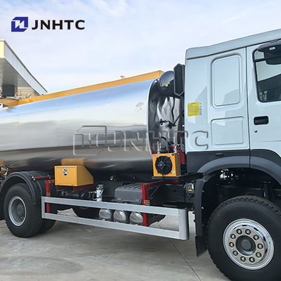 New Sinotruk Howo 6 roda Tanker Bahan Bakar Truk 10000 liter Tanker Minyak Dengan Profesi kustomisasi