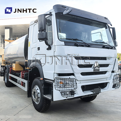 New Sinotruk Howo 6 roda Tanker Bahan Bakar Truk 10000 liter Tanker Minyak Dengan Profesi kustomisasi