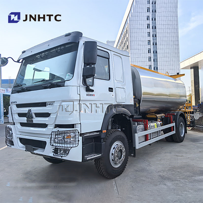 New Sinotruk Howo 6 roda Tanker Bahan Bakar Truk 10000 liter Tanker Minyak Dengan Profesi kustomisasi