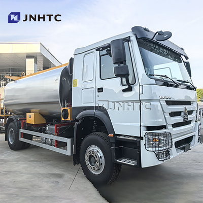 New Sinotruk Howo 6 roda Tanker Bahan Bakar Truk 10000 liter Tanker Minyak Dengan Profesi kustomisasi