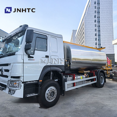 New Sinotruk Howo 6 roda Tanker Bahan Bakar Truk 10000 liter Tanker Minyak Dengan Profesi kustomisasi