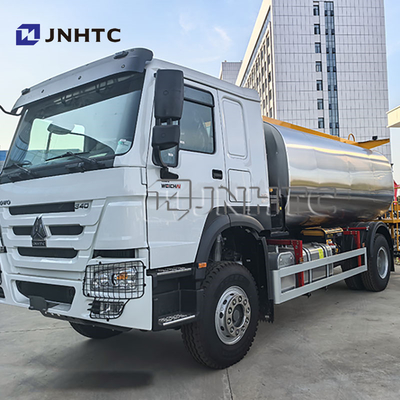 HOWO 4X2 Trailer konstruksi jalan aspal truk distributor dengan semprotan bar untuk aspal priming