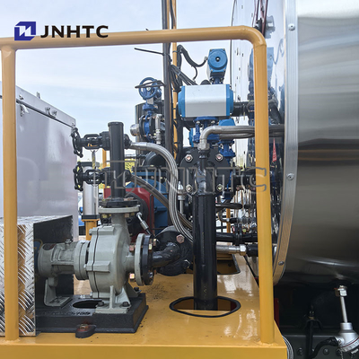 HOWO 4X2 Trailer konstruksi jalan aspal truk distributor dengan semprotan bar untuk aspal priming