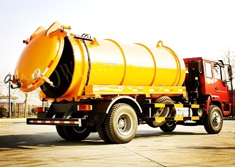 Tilt Steering Wheel Vacuum Sewage Suction Truck / Pembersihan Limbah Truck