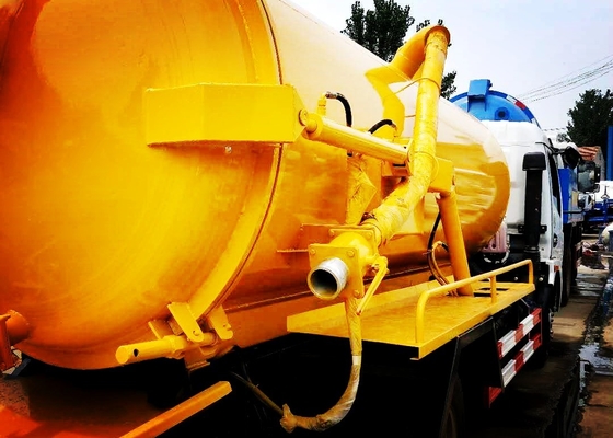 Tilt Steering Wheel Vacuum Sewage Suction Truck / Pembersihan Limbah Truck
