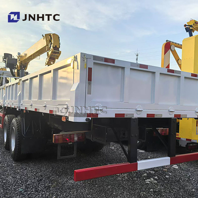 Knuckle Boom 8 Ton Hydraulic HOWO NX Cargo Flatbed Truck Crane Mounted Untuk Dijual