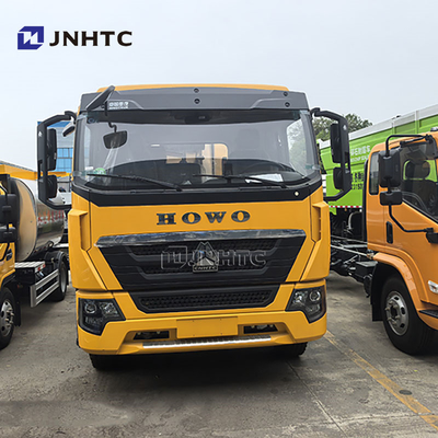 HOWO Mesin konstruksi jalan otomatis Aspal Distributor Bitumen Distributor Aspal Semprot Truk
