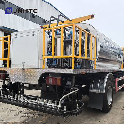 HOWO 6 Roda Aspal Bitumen Distributor Bitumen Sprayer Truk Untuk Dijual