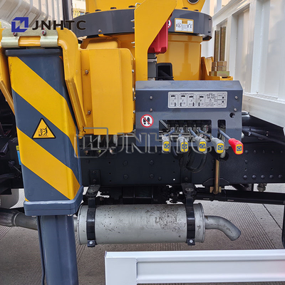 Howo Light Mini 4*4 6 Wheeler Double Row Cab Cargo Truck Dengan Telescopic Boom Cranes 8 Ton Mounted Crane Cargo Truck