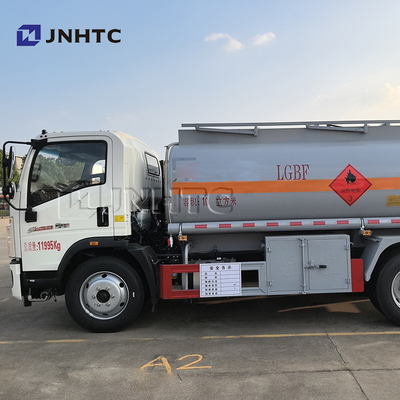 HOWO Tanker bahan bakar 4X2 8cbm Tanker minyak ringan