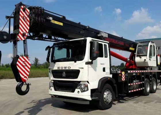 360 Semua Rotasi Truck Mounted Knuckle Boom Cranes 10 Ton SQ10ZK3Q Warna Merah