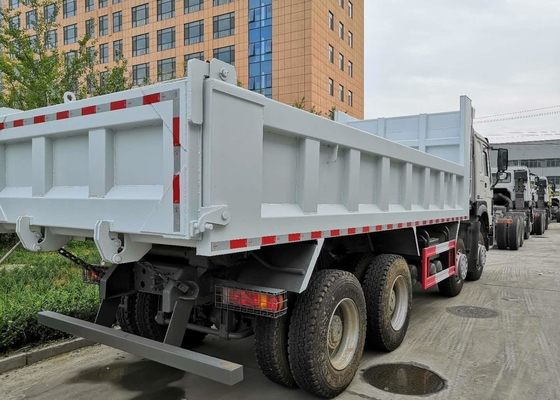 Heavy Duty 8 X 4 Tipper Truck Q345 Material, Memuat 50 Ton Dump Truck