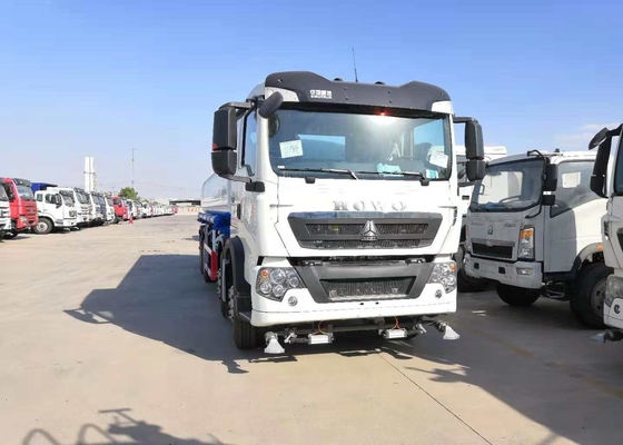 Sinotruk 10cbm Truk Tangki Bahan Bakar Air Cair 4 * 2 266hp Dengan Air Conditioner