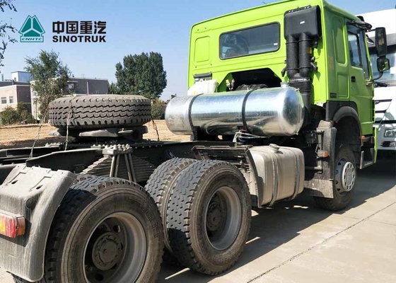 SINOTRUK HOWO 6X4 10 Roda Traktor Truk