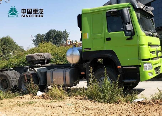 SINOTRUK HOWO 6X4 10 Roda Traktor Truk