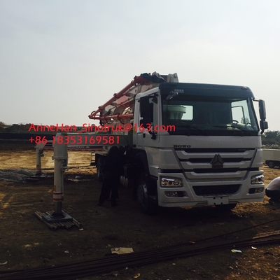 8 X 4 Truk Mounted Pompa Beton Mesin Truk SINOTRUK HOWO Konsumsi Rendah