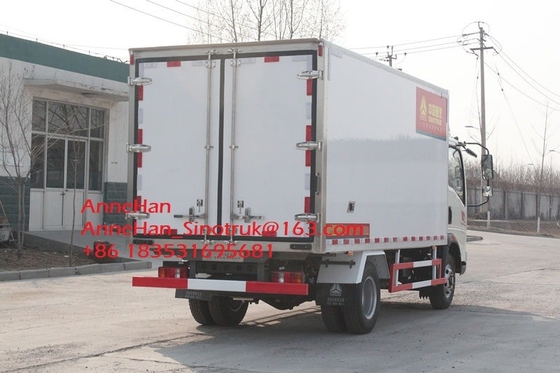Sinotruk Howo7 10T Kulkas Freezer Truck 4x2 Untuk Pengangkutan Daging Dan Susu