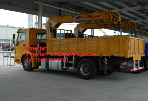 Sinotruk Howo 4x2 Crane Mounted Truck, 5-10 Ton Xcmg Telescopic Boom Crane