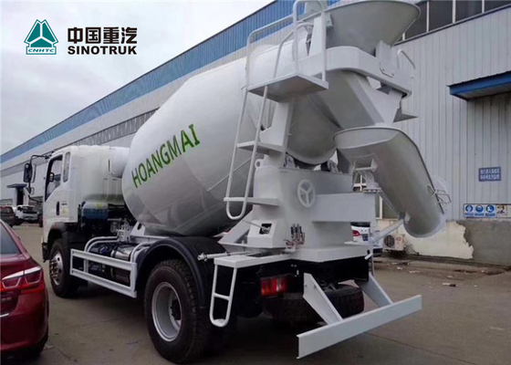Howo 4x2 4CBM Mini Concrete Mixer Truck dengan Warna Putih Siap Di Pabrik