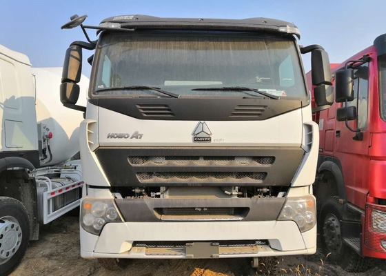 Howo Cement Truck Mixer. Memuat Diri Campuran Truck Beton 6 * 4 Tipe Drive