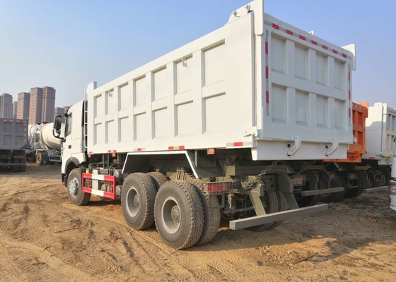 White Howo 6x4 Tipper Truck 3 Axle Dump Truck Tugas Berat 30 Ton Memuat