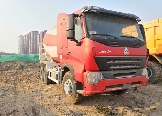 Howo 6 * 4 25 Ton Truk Mixer Beton Campur Di Situs Truk Beton Umur Panjang