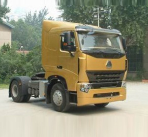 HOWO A7 4X2 Baja Penggerak Utama Jenis Truk Diesel Merah Putih Warna Hitam
