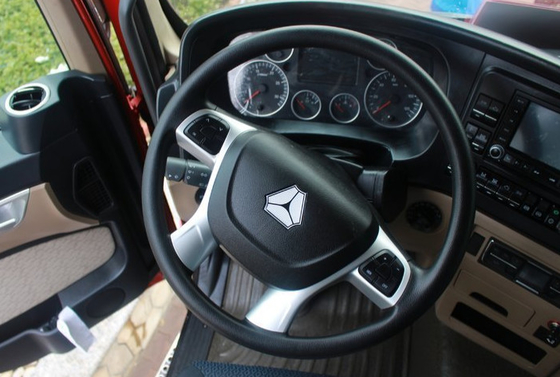 Sinotruk Howo 8x8 All Wheel Drive Prime Mover Truck Kapasitas 371hp 20-60 Ton