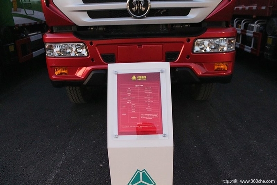 SINOTRUK SWZ 8x4 Pasir Tipper Truck Khusus Dalam Warna Merah HF12 Gandar Depan Untuk 55 Ton