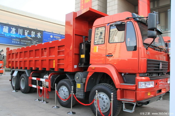 T Model Ventral Lift / Lift Depan Mini Dump Truck SINOTRUK STEYR 8 By 4 EURO II Standard