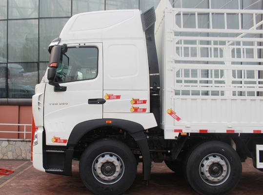 50T Kapasitas 450hp SINOTRUK HOWO A7 8x4 Box Stake Truck / Truk Kargo