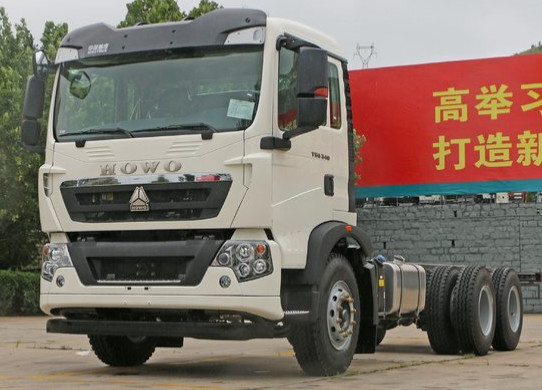 Warna Putih SINOTRUK HOWO 6X4 Truk Kargo Berat 290HP HF7 / HF9 Gandar Depan 40Ton