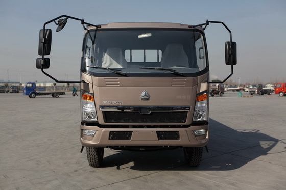 HOWO 4x2 Ringan Truk Komersial Penghematan Bahan Bakar Warna Coklat 160hp 8.2t Gandar Belakang