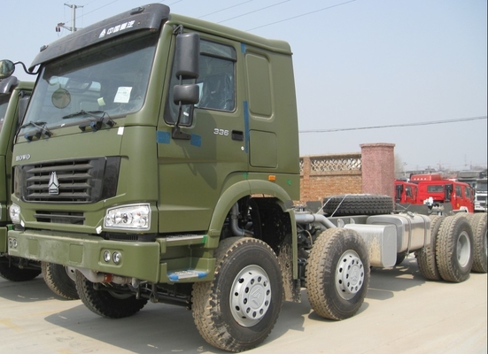 Howo 8x8 All Wheel Drive Vehicle Truk Kargo Berat Euro III Hemat Energi Mesin
