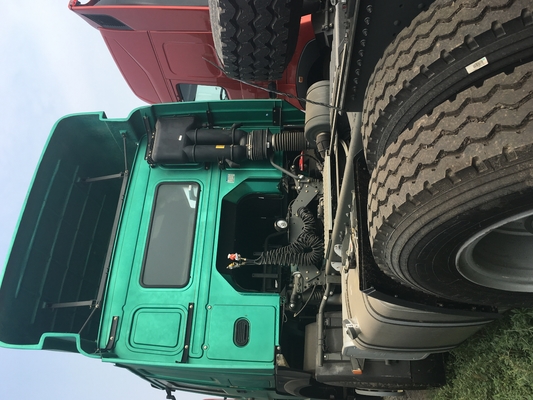 371hp SINOTRUK HOWO 6 * 4 Prime Mover Truck Mesin Diesel Warna Putih
